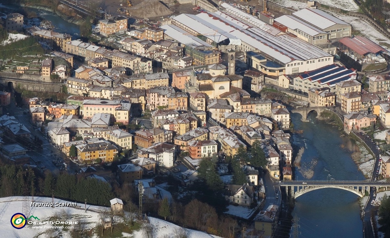 37 Il centro storico di San Giovanni Bianco....JPG